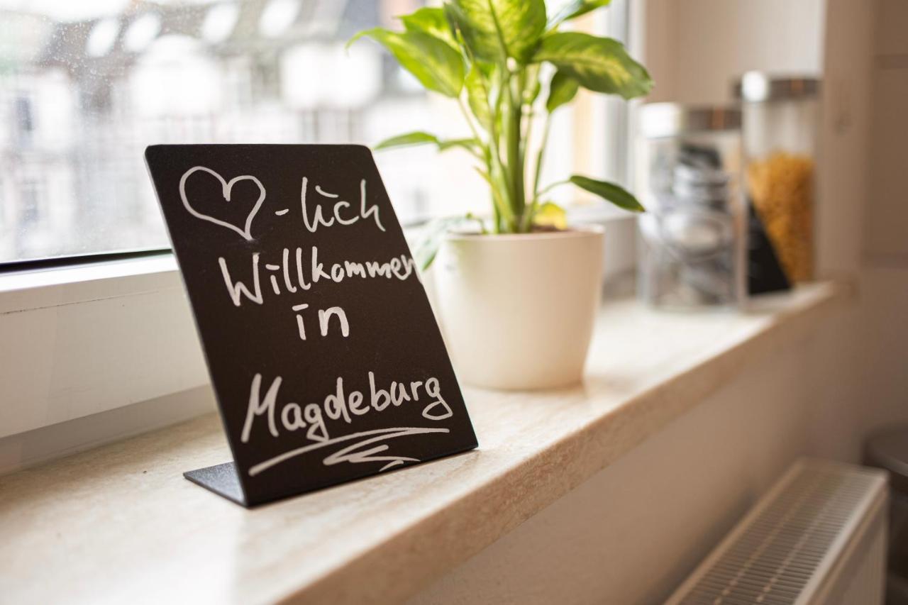 Modern-TOP City Lage -5 min - HBhf Netflix Küche Boxspringbett 2m x 2m bis 4 Pers Magdeburgo Exterior foto